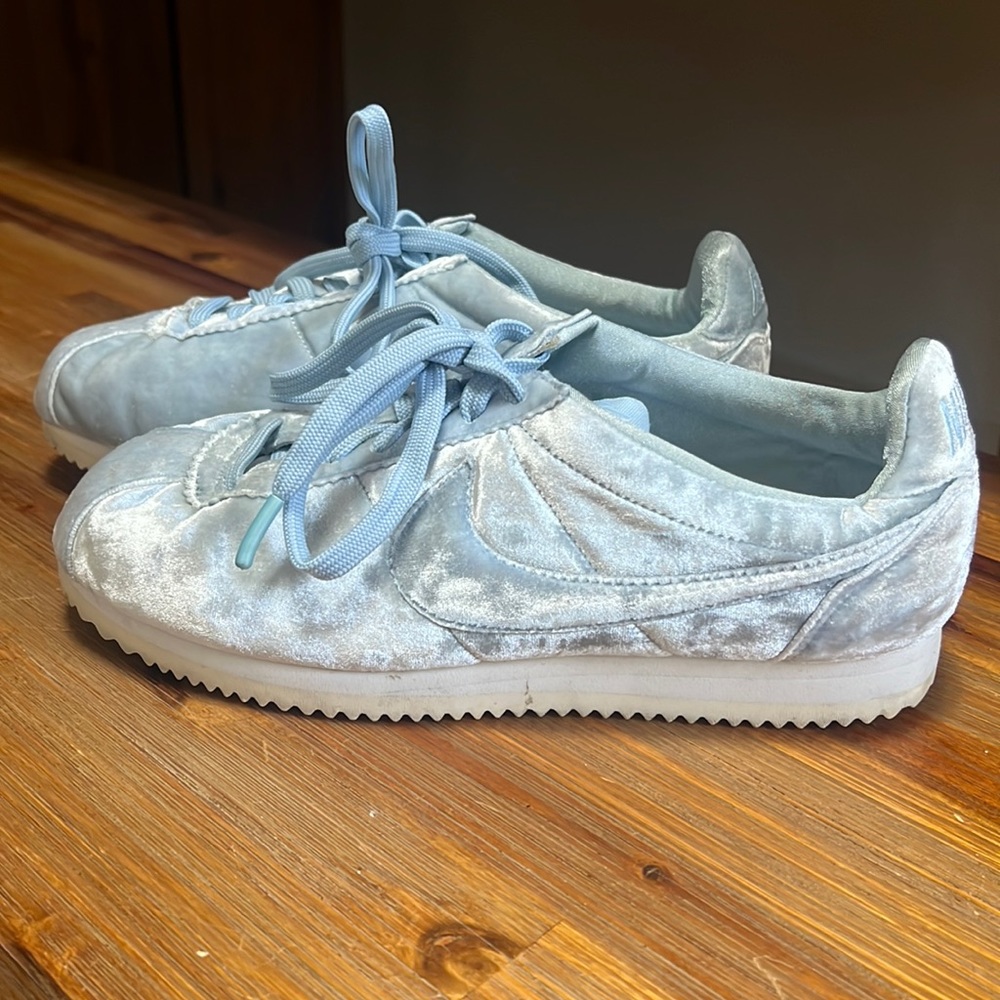 Baby blue velvet nike Cortez size 8/39